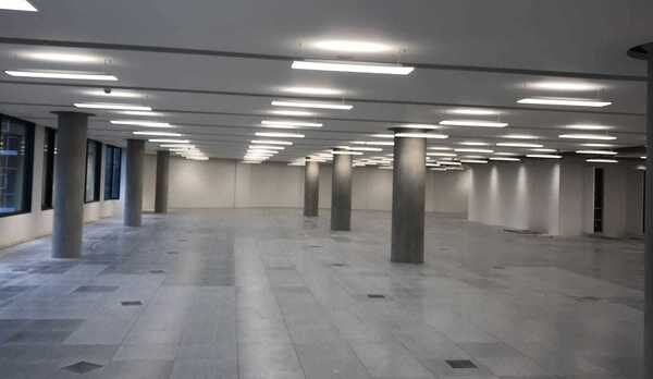 Empty room with concrete pillars