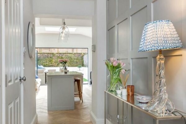 Modern landing leading to the kitchen